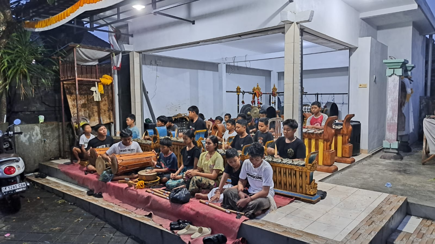 LATIHAN SEKAA GONG ANAK BR. PANGKUNG