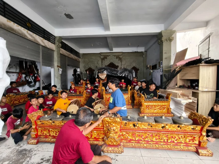 LATIHAN SEKAA GONG ANAK BR. TAMAN SARI