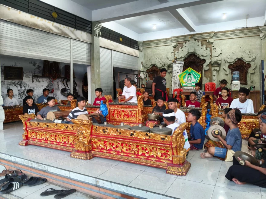LATIHAN SEKAA GONG ANAK BANJAR TAMAN SARI