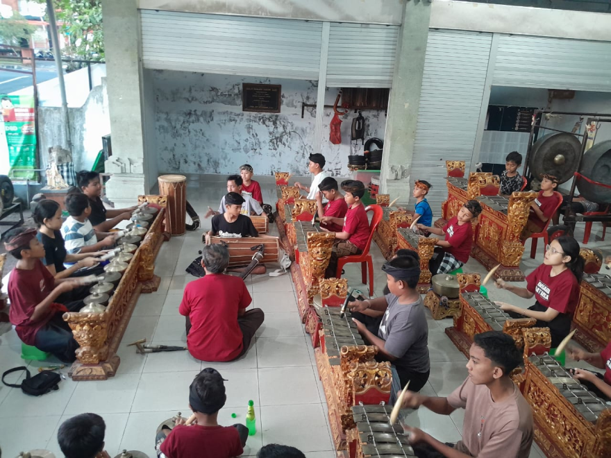 LATIHAN SEKAA GONG ANAK BANJAR TAMAN SARI