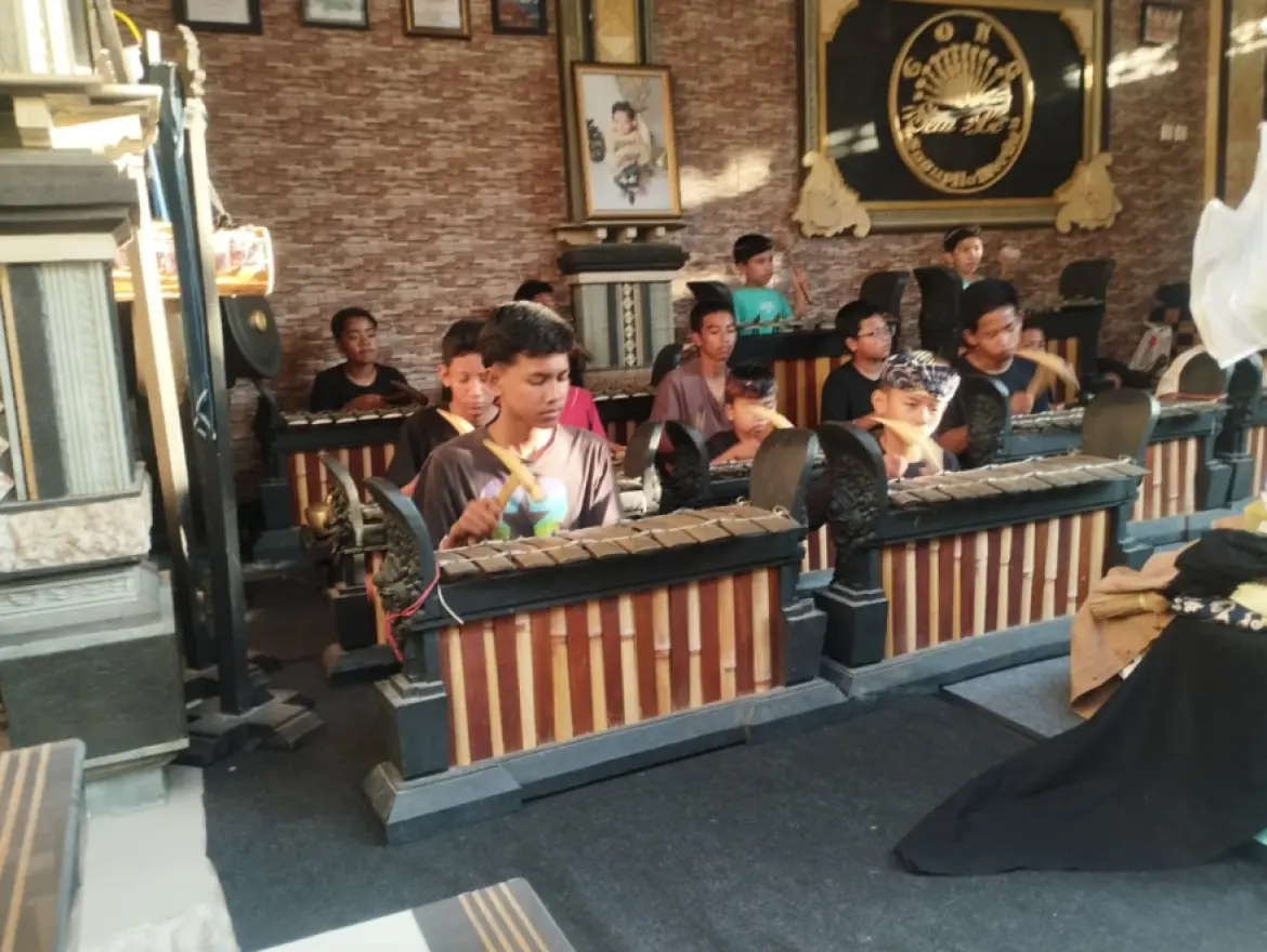 LATIHAN SEKAA GONG ANAK RARE WIRANGGOSA GEROKGAK GEDE