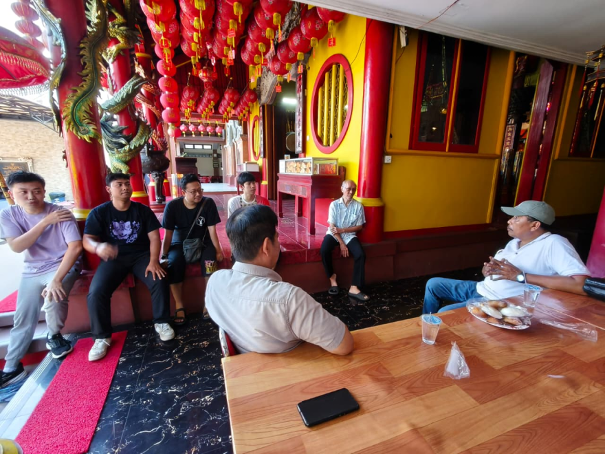 KUNJUNGAN BAPAK PERBEKEL KE GEREJA GPDI DAN WIHARA