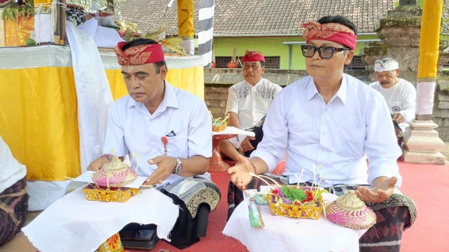 UNDANGAN SEMBAHYANG PUJAWALI DI PURA KAHYANGAN JAGAT PEJUMUT