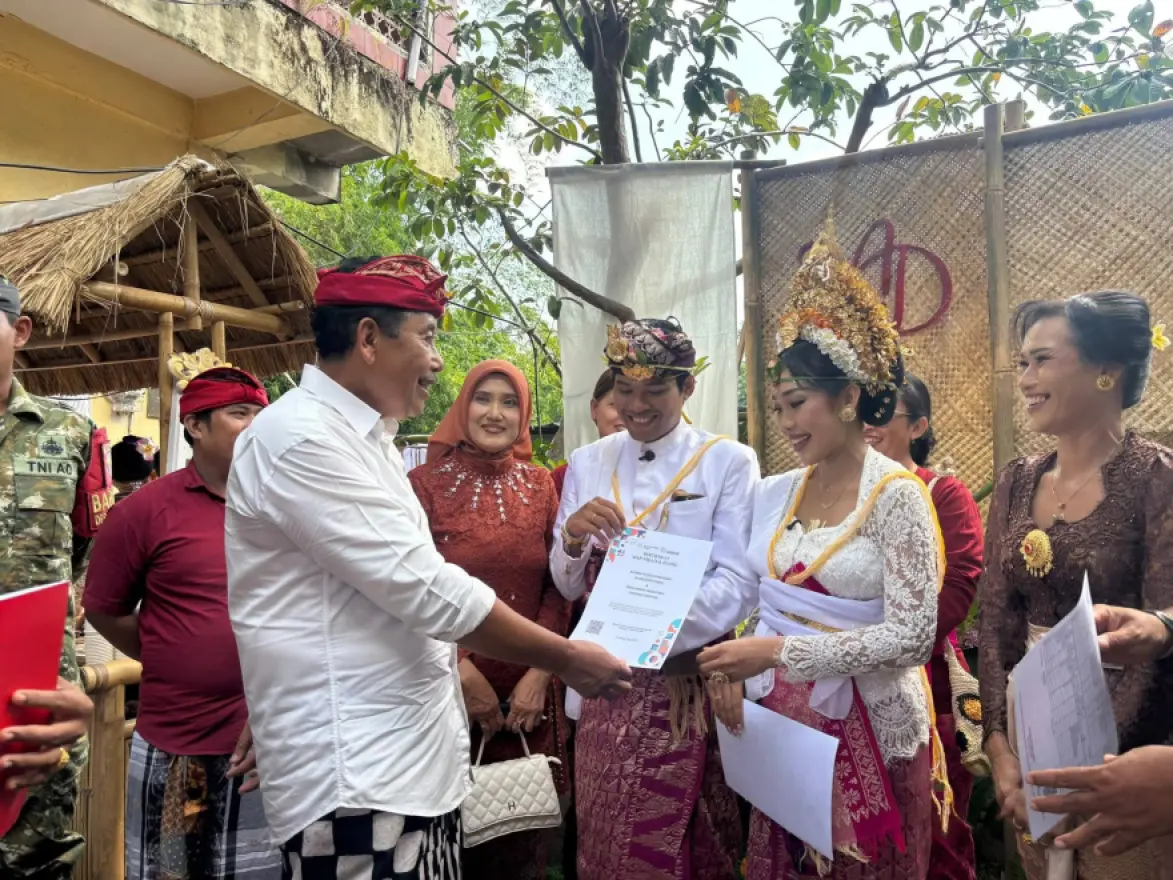 PENYERAHAN SERTIFIKAT PROGRAM SEMARA RATIH