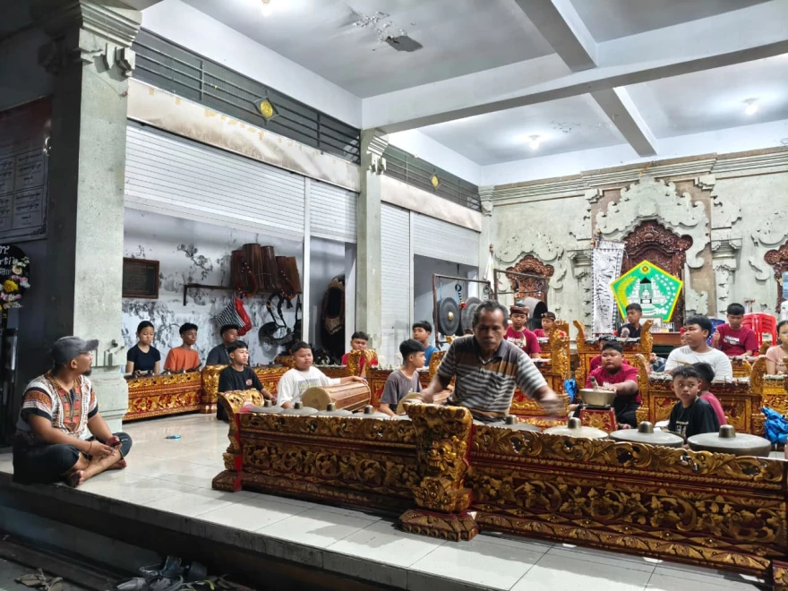 LATIHAN SEKAA GONG ANAK BR. TAMAN SARI
