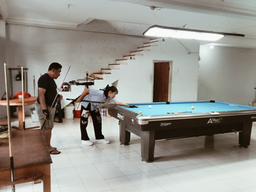 LATIHAN BILLIARD UNTUK ANAK-ANAK SD