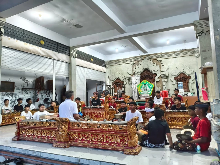 LATIHAN SEKAA GONG ANAK BANJAR TAMAN SARI