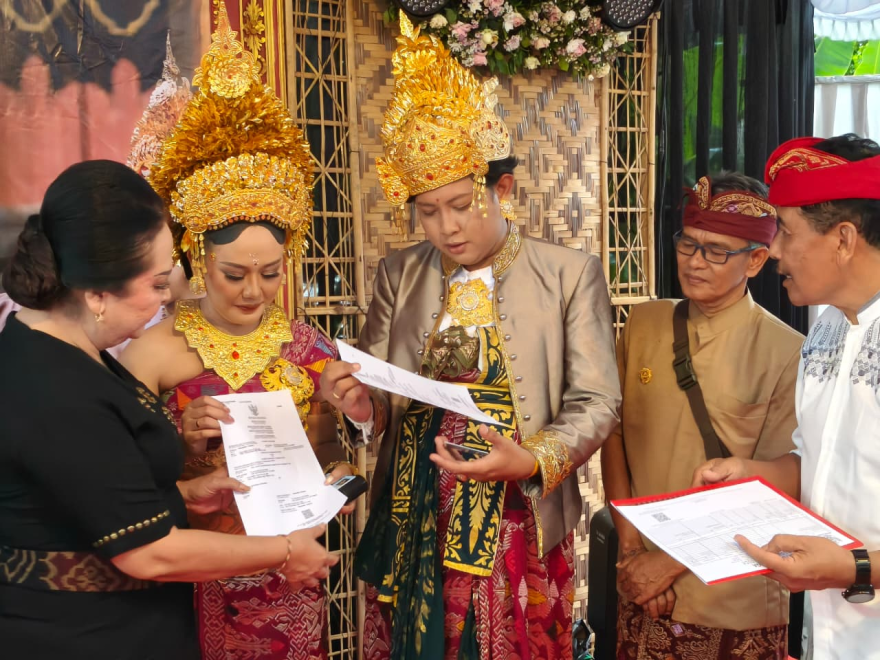 PENYERAHAN SERTIFIKAT PROGRAM SEMARA RATIH