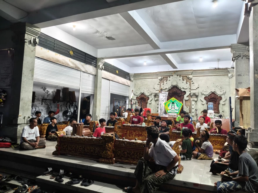 LATIHAN SEKAA GONG ANAK BR. TAMAN SARI