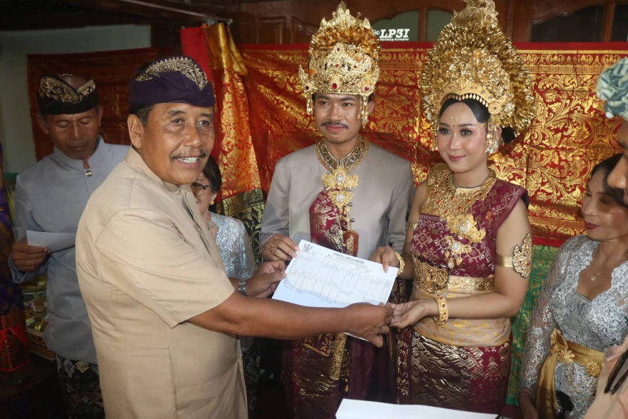 PENYERAHAN SERTIFIKAT PROGRAM SEMARA RATIH