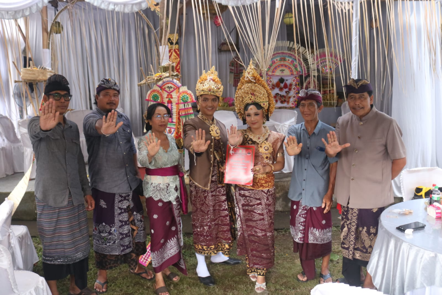 PENYERAHAN SERTIFIKAT PROGRAM SEMARA RATIH 