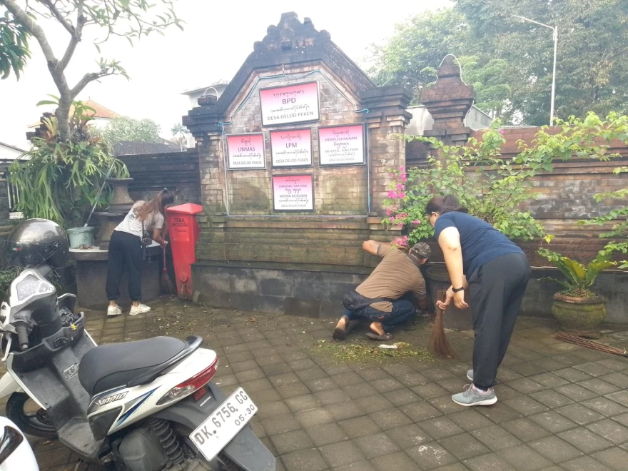 KEGIATAN BERSIH-BERSIH KANTOR