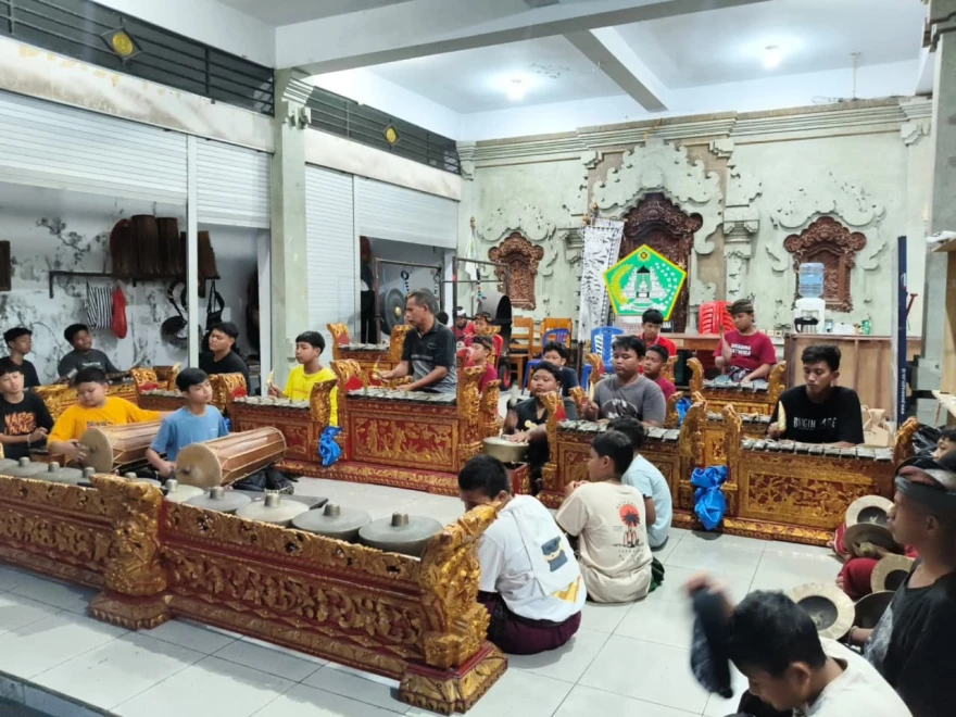 LATIHAN SEKAA GONG ANAK BR. TAMAN SARI