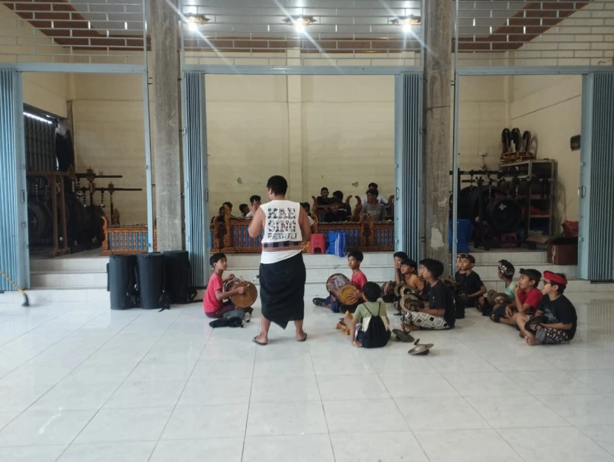 LATIHAN SEKAA GONG ANAK RARE WIRANGGOSA GEROKGAK GEDE.