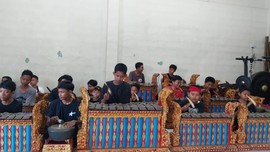 LATIHAN SEKAA GONG ANAK RARE WIRANGGOSA GEROKGAK GEDE