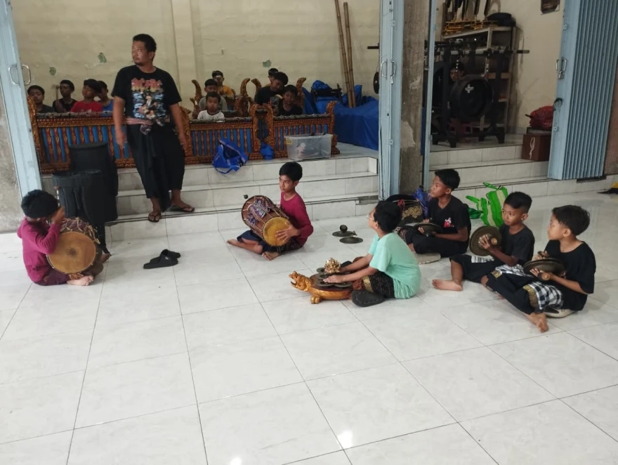 LATIHAN SEKAA GONG ANAK RARE WIRANGGOSA GEROKGAK GEDE