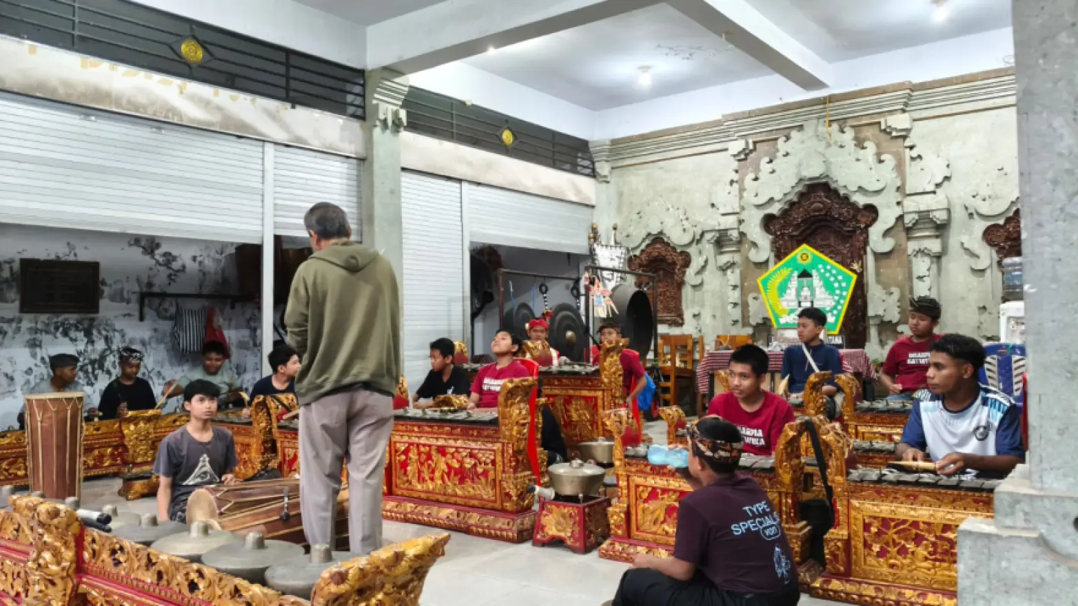LATIHAN SEKAA GONG ANAK DHARMA SATWIKA TAMAN SARI