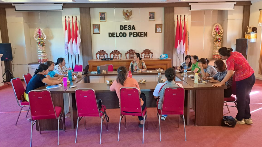 PELATIHAN DIGITAL BAGI KADER POSYANDU DESA DELOD PEKEN