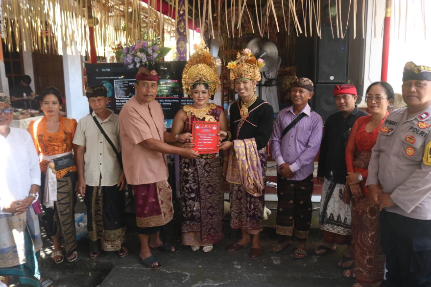 PENYERAHAN SERTIFIKAT PROGRAM SEMARA RATIH