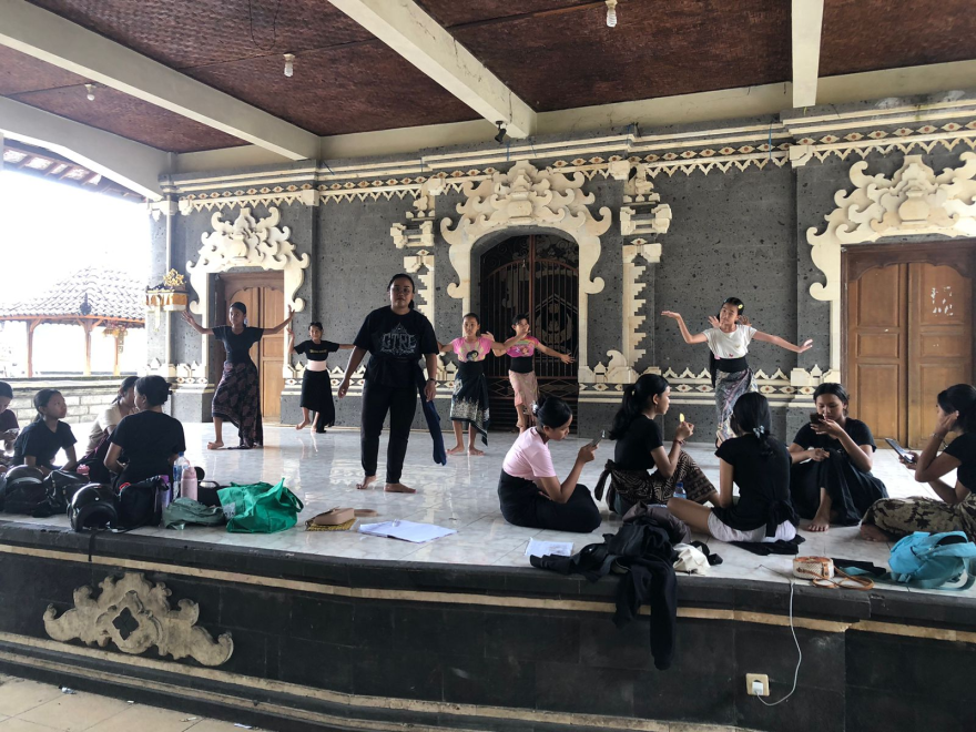 LATIHAN SANGGAR TARI BAYU ESA SINARI